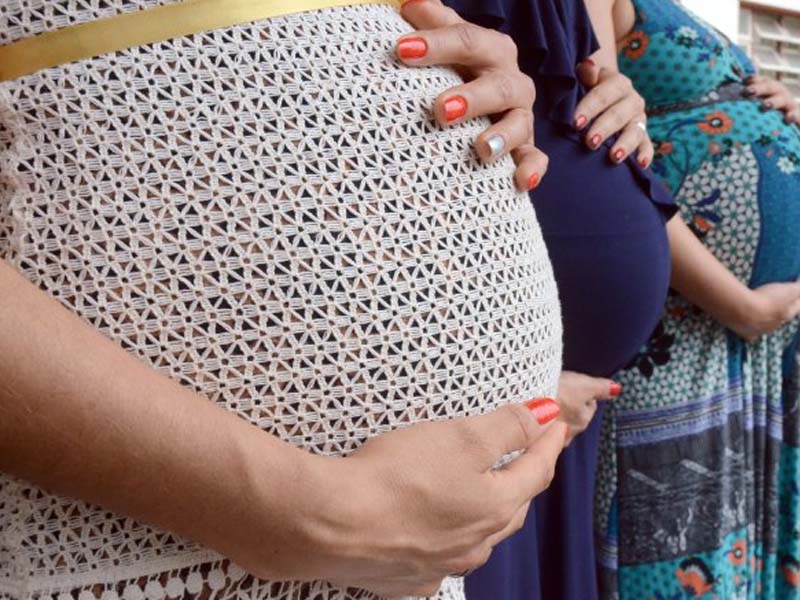 Brasileiras estão tendo menos filhos e adiam maternidade, diz Censo