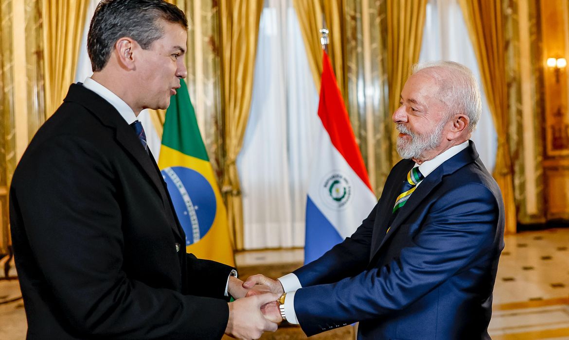 Lula e Santiago Peña conversam sobre caso de espionagem da Abin