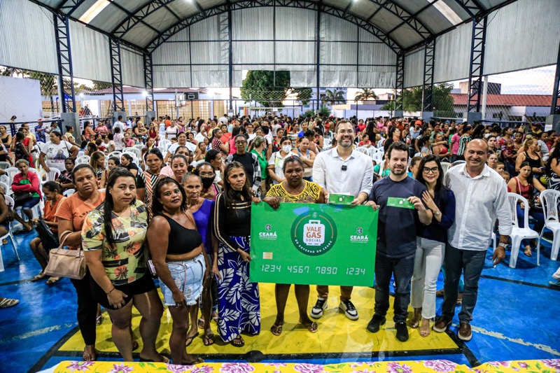 Prefeito Guilherme Saraiva entrega 829 vales do Gás Social e anuncia novo edital com mais 1.800 unidades do programa Gás do Povo