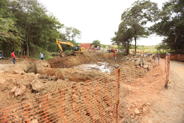 Obra de passagem molhada é iniciada na Vila Palmeirinha, em Juazeiro do Norte