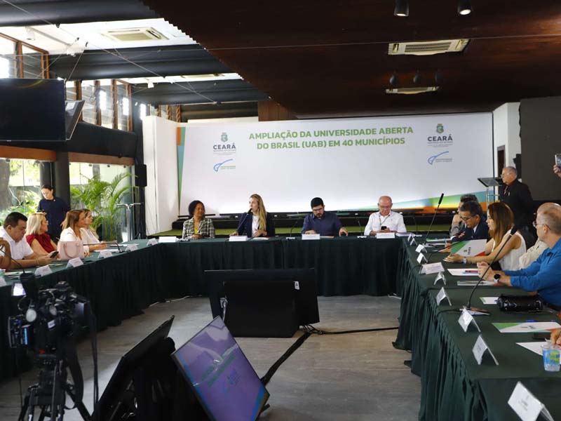 Governo do Ceará reúne mais 40 municípios para tratar da ampliação do Ensino Superior no estado