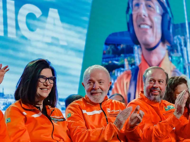 Lula cobra fiscalização de preços de combustíveis