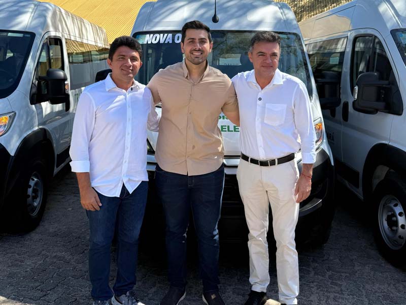 Nova Olinda é beneficiada com nova van e serviços ampliados no Centro de Reabilitação no Crato