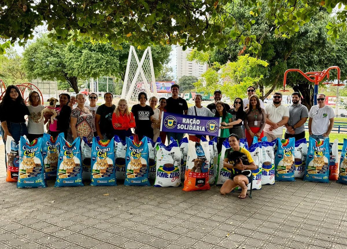 Com 6 toneladas de ração doada pelo estado, Célio chega ao Cariri e celebra revolução na causa animal 