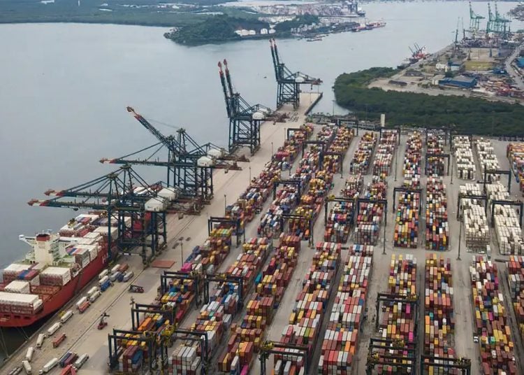 Faltando uma semana para tarifaço, Brasil segue longe de acordo com EUA