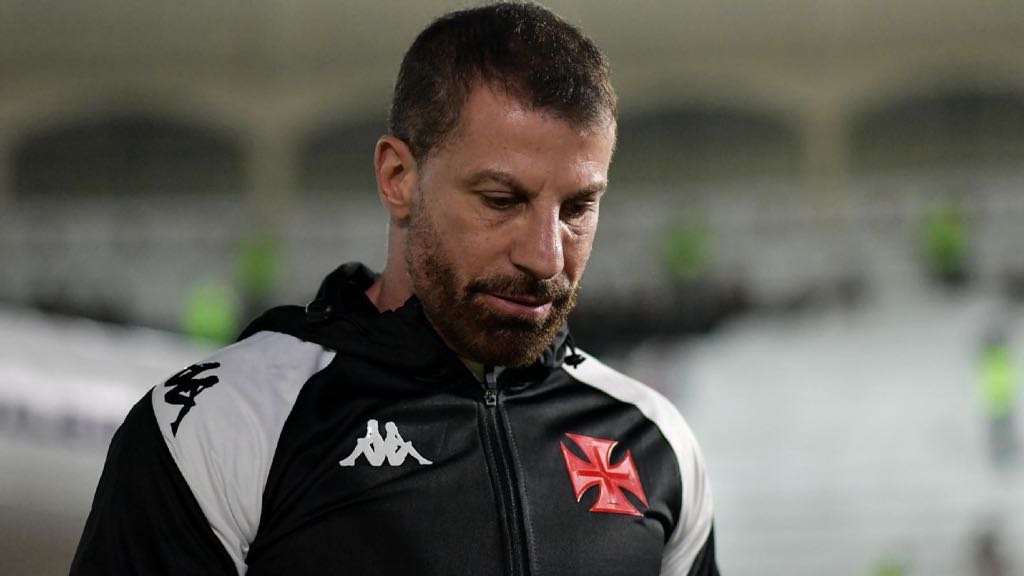 Pedrinho cita Corinthians ao falar de mercado do Vasco e dispara: ‘Nunca prometi jogador de nível Real Madrid’