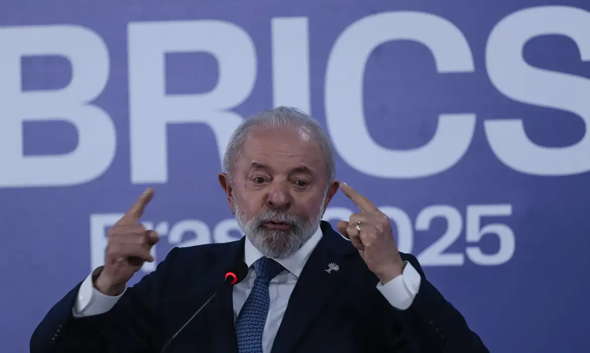 Lula afirma que Brics representa nova forma de fazer política