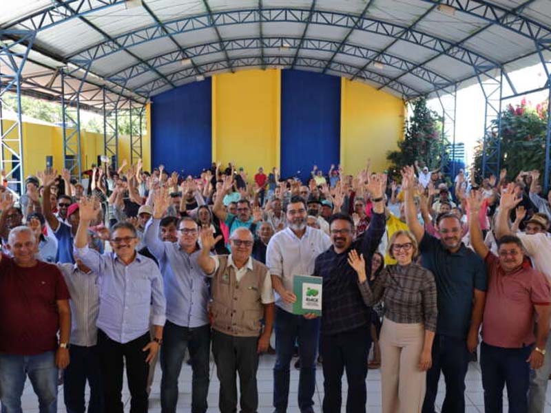 Mais de 800 famílias do Cariri recebem títulos de terra em nova etapa da Regularização Fundiária