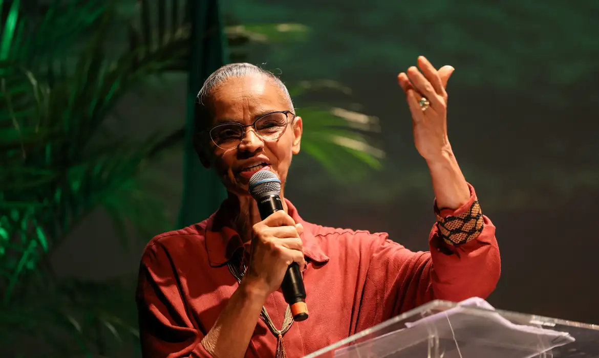‘Estamos dispostos a superar contradições’, diz Marina sobre petróleo