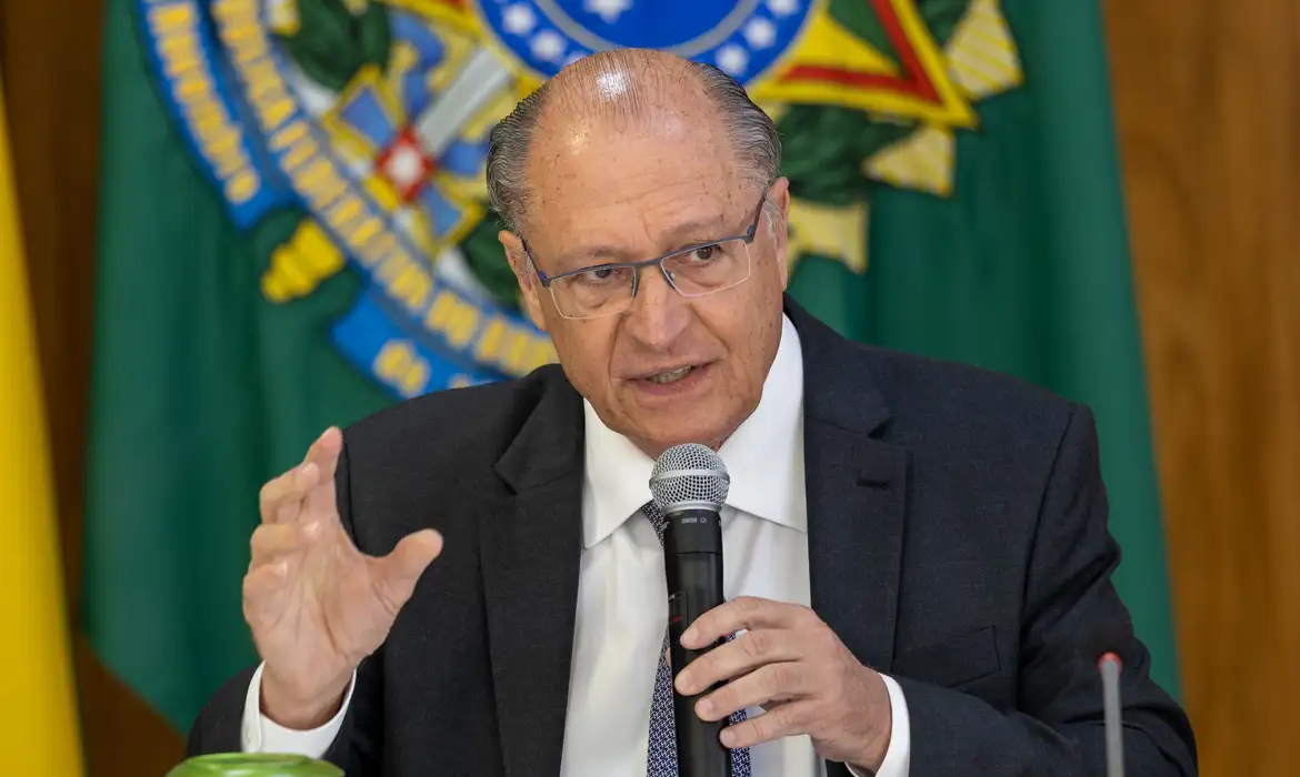 Alckmin diz que tarifaço de Trump afeta 3,3% das exportações brasileiras