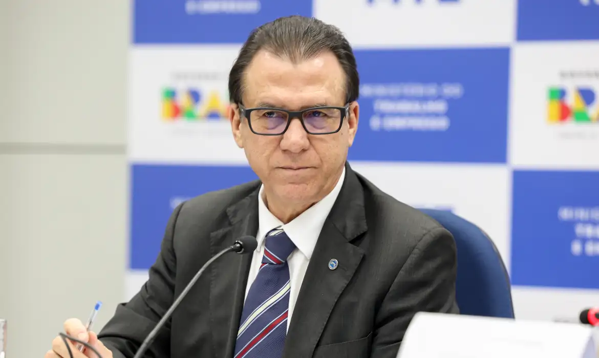 “O mundo não vai acabar”, diz ministro Luiz Marinho sobre tarifaço dos EUA