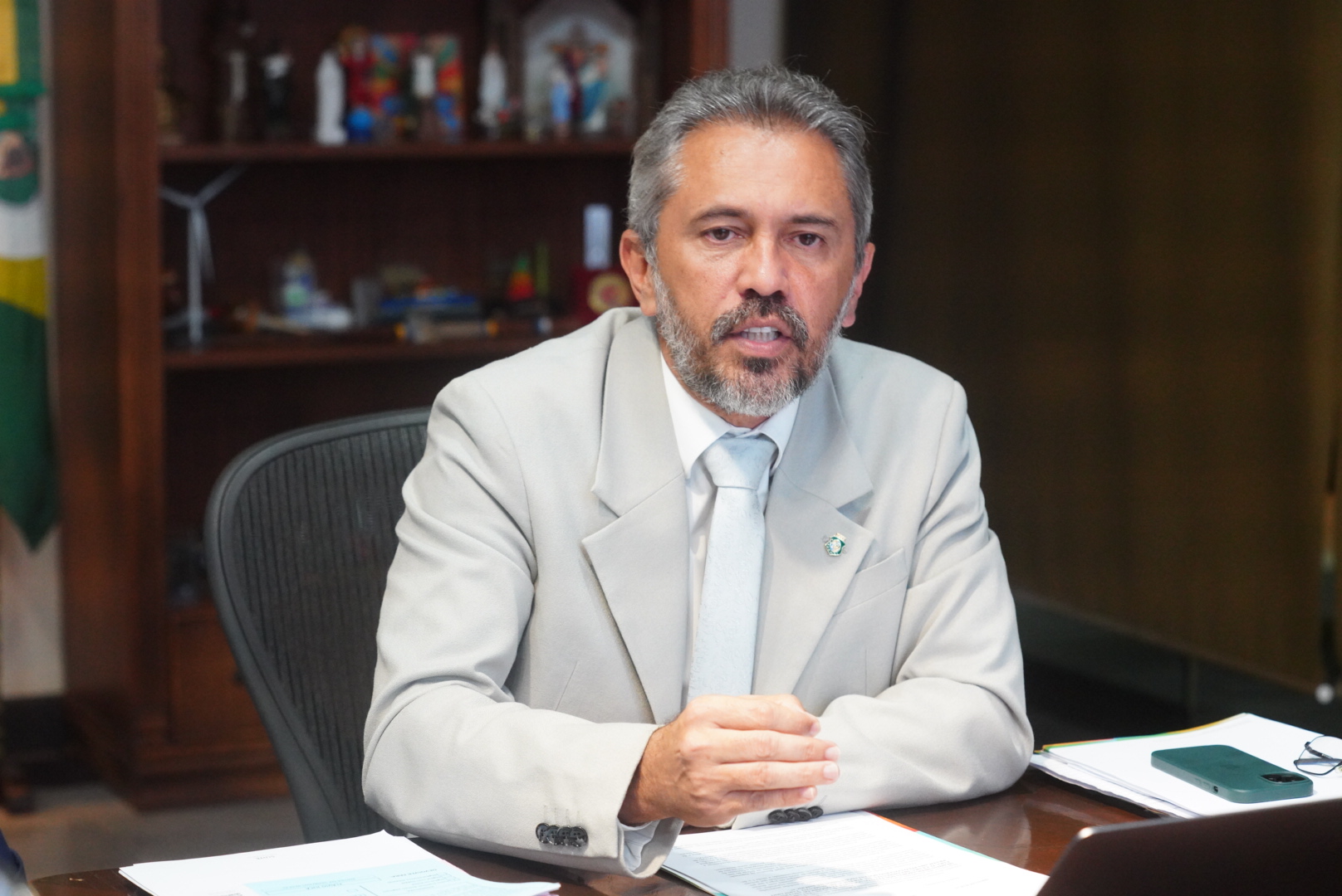 Elmano anuncia medidas para ajudar empresas cearenses após tarifaço dos EUA