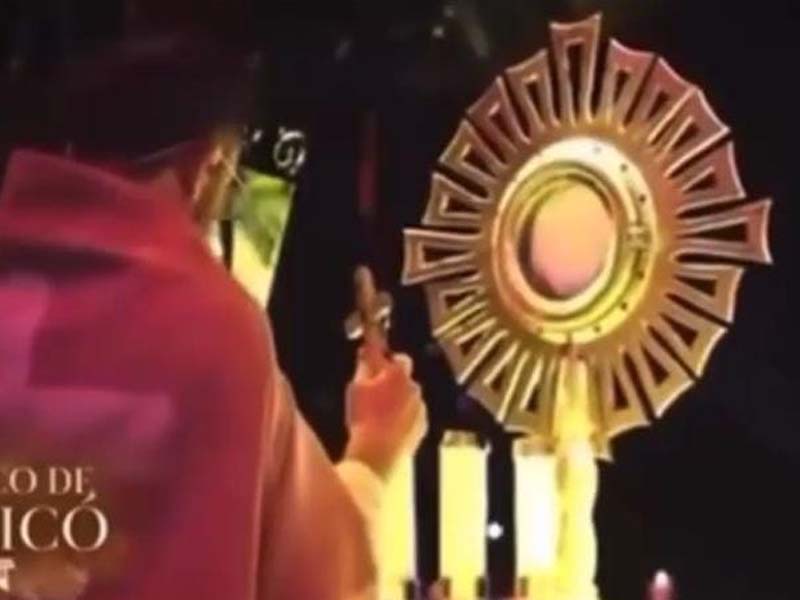 Oração em evento católico de Juazeiro do Norte causa polêmica por vincular homossexualidade a doenças e vícios