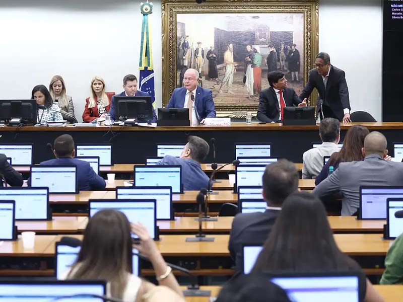 CCJ aprova aumento de pena para aliciamento de crianças na internet