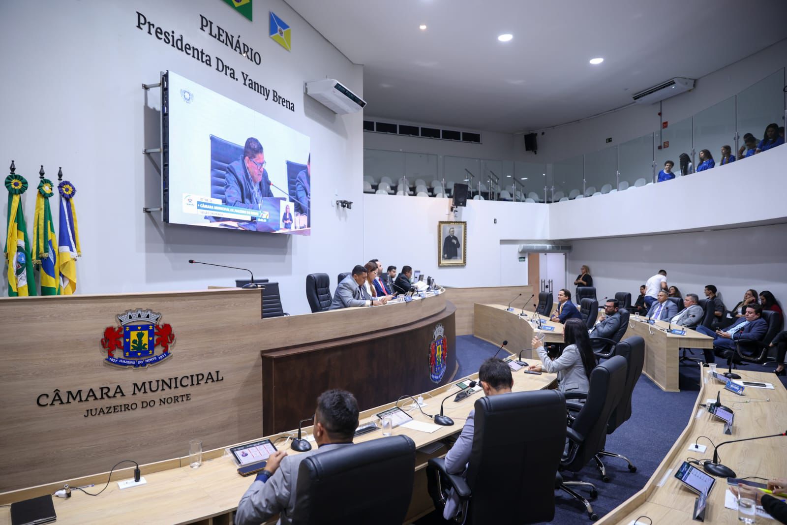 Câmara de Juazeiro do Norte presta homenagem a quadrilhas juninas e debate pautas de infraestrutura e segurança