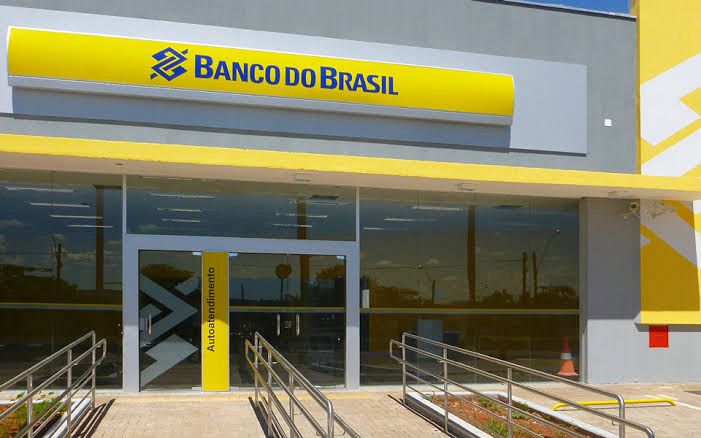 Tentativa de estelionato em banco de Aurora termina com um preso e outro foragido