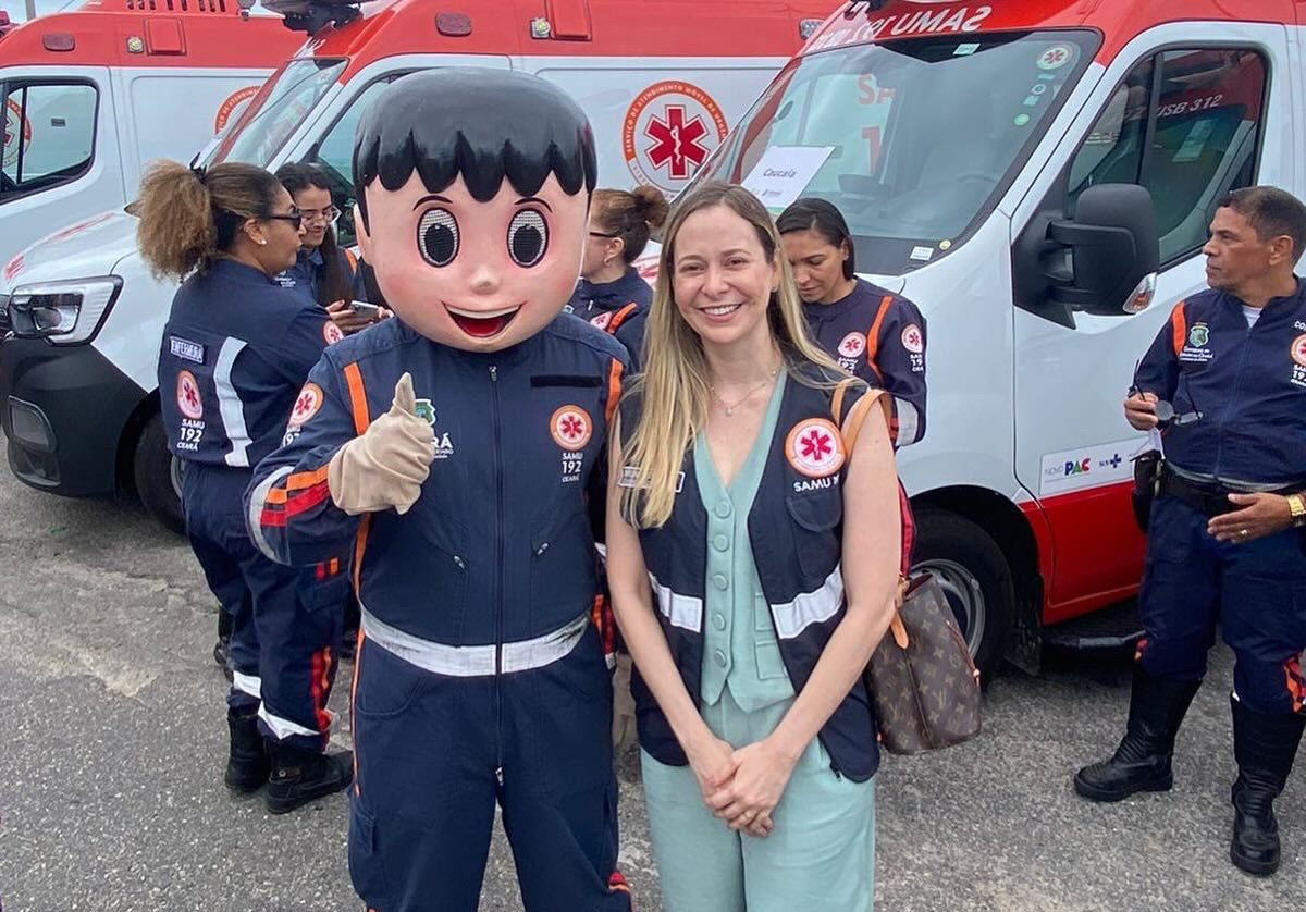 Coordenadora do SAMU Cariri, Bruna Bender, participa da renovação da frota de ambulâncias no Ceará