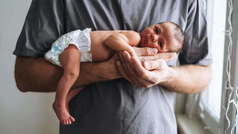 Pediatras pedem aprovação de lei com licença-paternidade de 1 mês