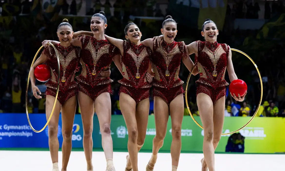 Ao som de “Evidências”, Brasil conquista prata na série mista do Mundial de ginástica rítmica