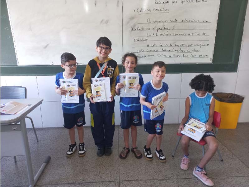 Prefeitura de Juazeiro do Norte realiza nova entrega de kits escolares para alunos da rede municipal