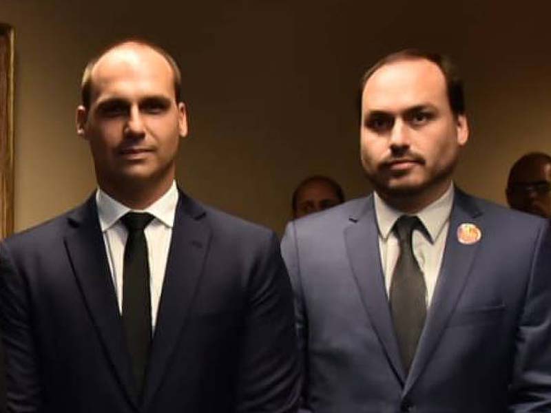 PF suspeita de lavagem após filhos de Bolsonaro receberem mais de R$ 4 mi