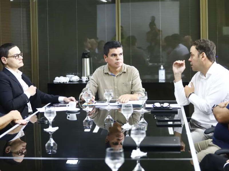Governo do Ceará discute alternativas para reduzir impactos do tarifaço com representantes de supermercados