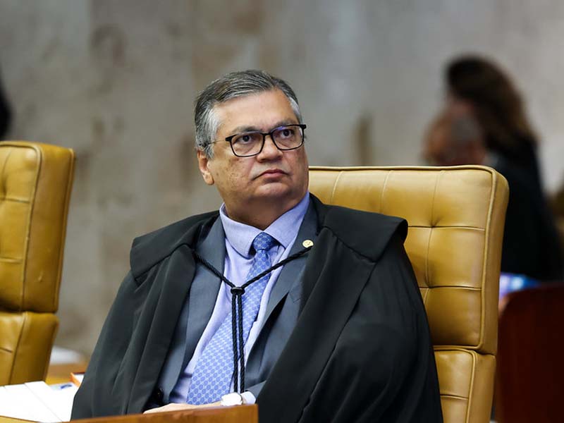 Dino rebate EUA e diz que não cabe a embaixadas monitorar Justiça