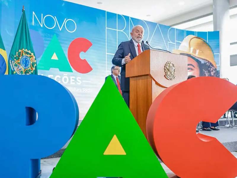 Lula anuncia R$ 9,7 bilhões para o transporte público