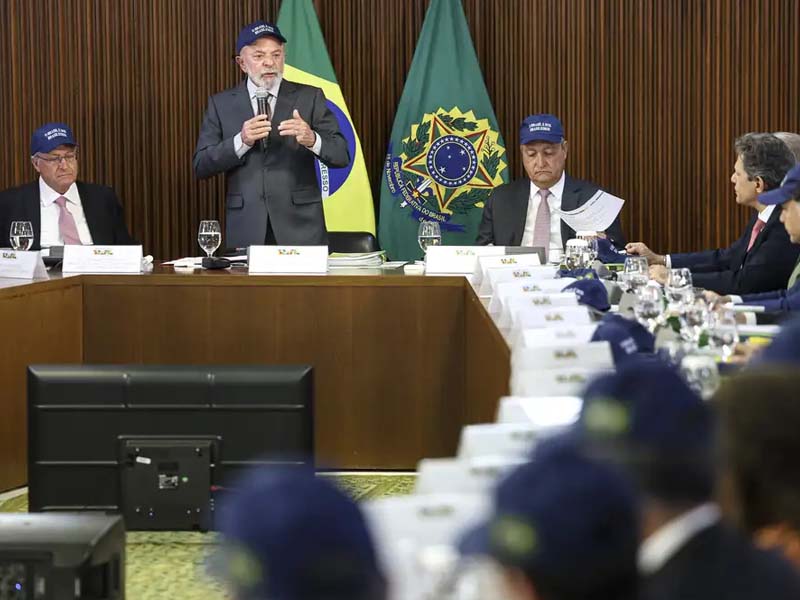 Em reunião ministerial Lula reafirma soberania e diz que Brasil não aceitará ofensas mas tem disposição para negociar