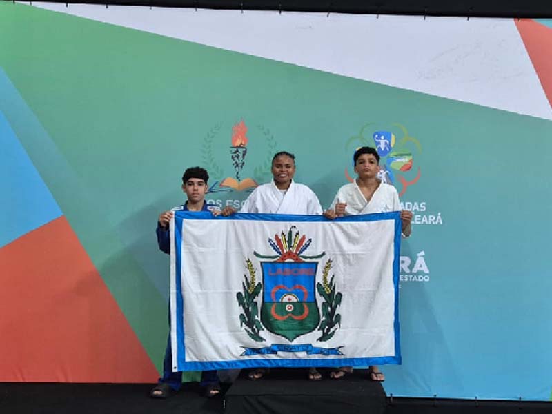 Jovens cratenses participam da etapa final dos jogos estaduais escolares e recebem medalha