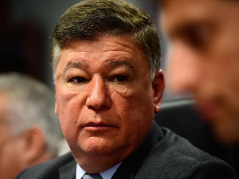 Deputado Carlos Viana limita atuação da imprensa e proíbe que a tela do celular de políticos sejam gravadas na CPMI do INSS