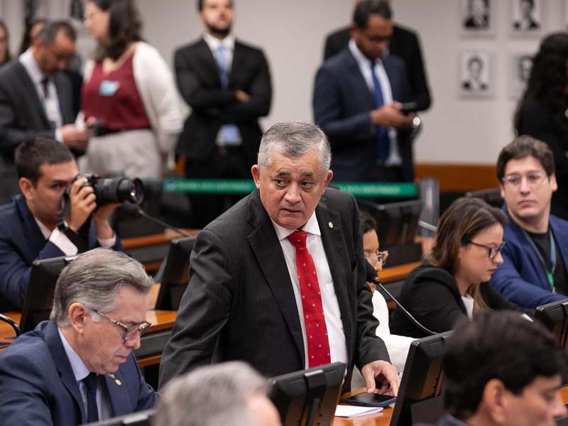 Lula irá sancionar projeto de José Guimarães que zera Imposto de Renda para quem ganha até R$ 3.036