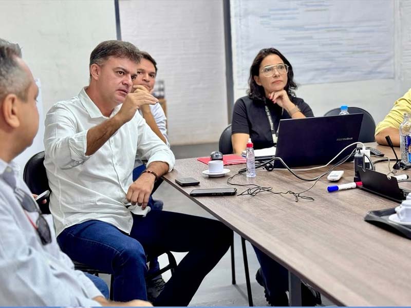 Secretário Fernando Santana visita obras do Cinturão das Águas em Barbalha