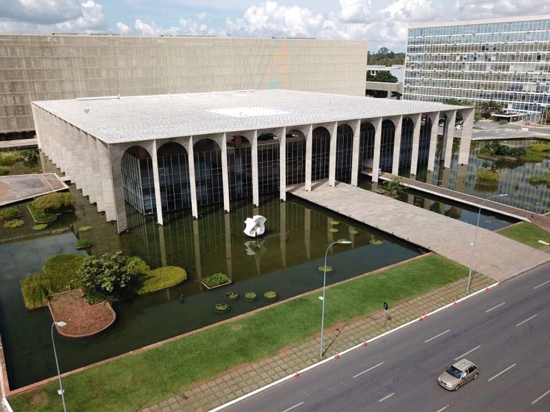 Itamaraty chama encarregado dos EUA e diz que ameaças são inaceitáveis