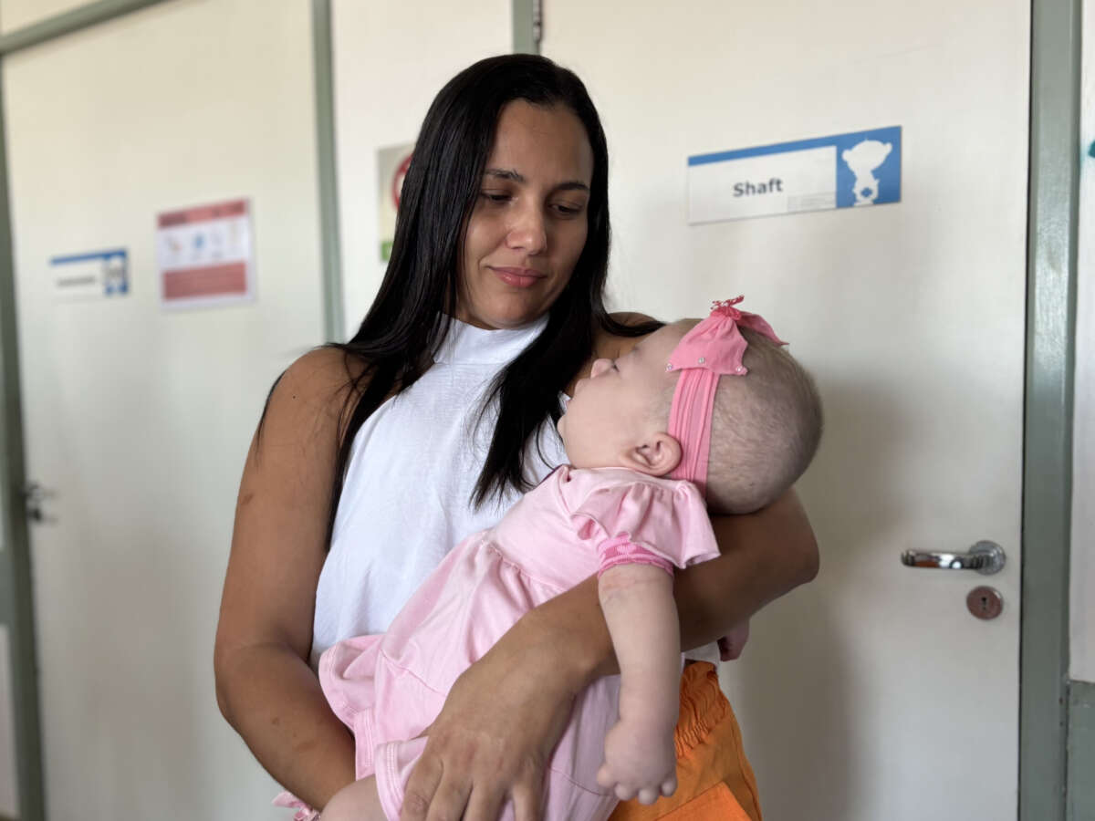 Após um ano internada no Hospital Infantil Albert Sabin, criança recebe alta e vai para casa com quadro estável