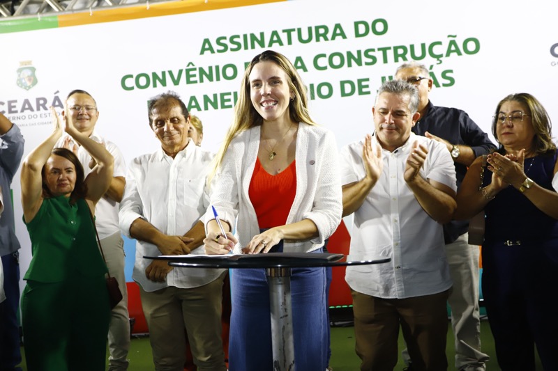 Jade Romero assina convênio para obras do anel viário de Jucás