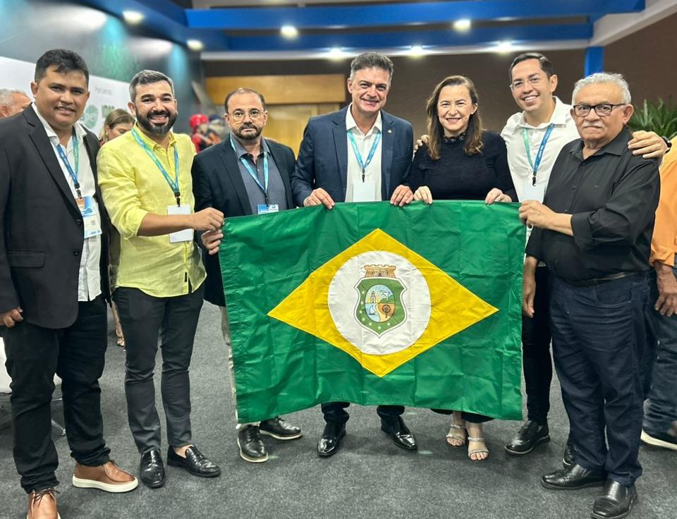 Em Vitória, secretário Fernando Santana representa o Ceará no maior evento de águas do Brasil