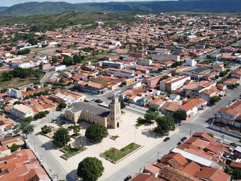 MP deflagra operação que apura suspeita de desvio de recursos públicos em contratos de limpeza urbana da Prefeitura de Barro