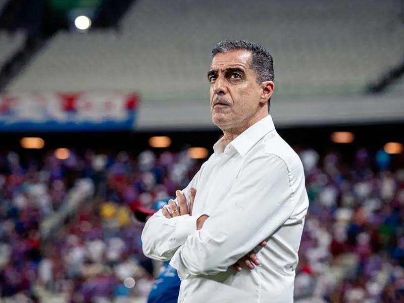 Fortaleza anuncia saída do técnico português Renato Paiva