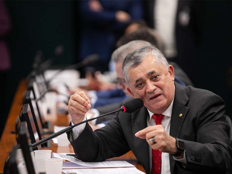 PEC da Blindagem é um escárnio e não interessa aos brasileiros, diz Guimarães