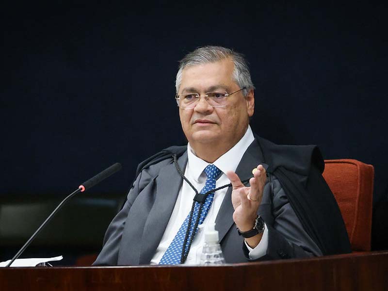 Dino abre inquérito contra Bolsonaro com base em parecer da CPI da Covid