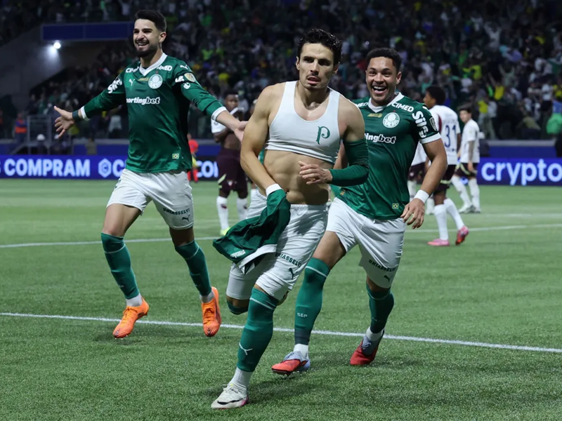Virada histórica! Palmeiras goleia LDU e enfrenta o Flamengo na final da Libertadores
