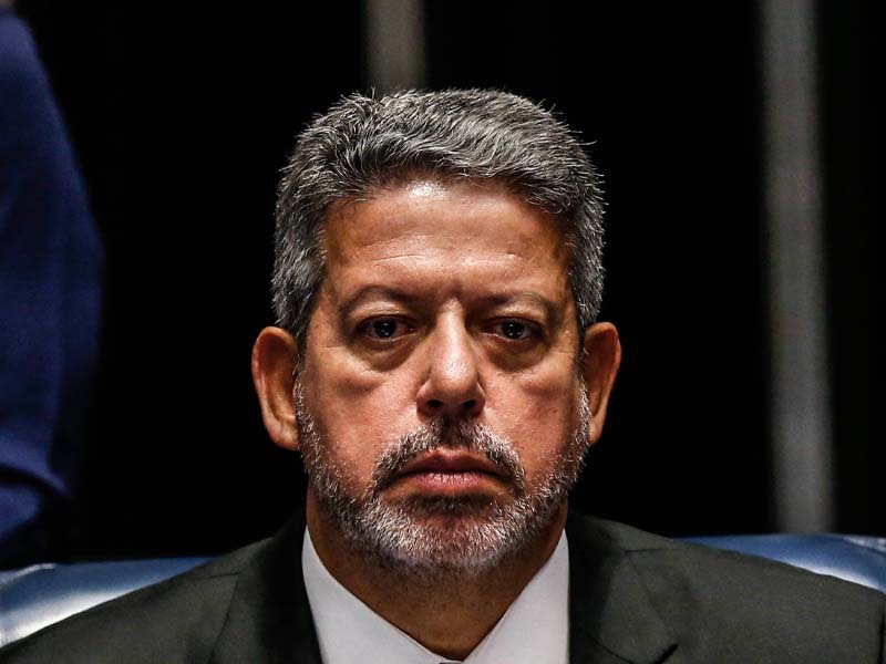 Quem ganha R$ 50 mil não é super-rico em país nenhum, diz Lira sobre IR