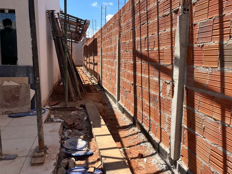 Vídeo: proprietário de casa prestes a cair no Jardim Buriti, em Barbalha, denuncia construtora por danos na estrutura e demora na reforma do imóvel