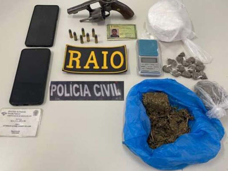 Ação conjunta resulta na prisão de dupla suspeita de tráfico de drogas e posse de arma de fogo em Aurora