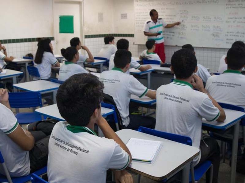 Governo do Ceará abre edital com 200 vagas para ampliação definitiva de carga horária para professores da rede estadual