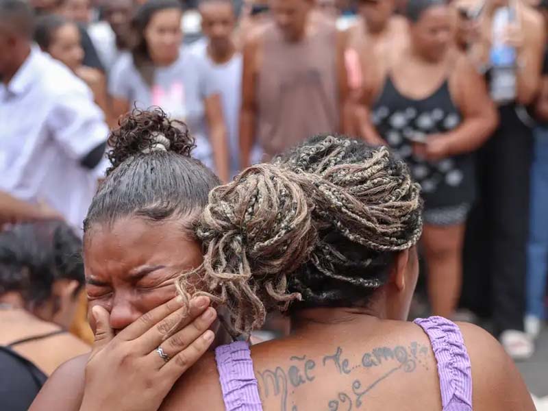 Sobe para 130 o número de mortos em operação no Rio