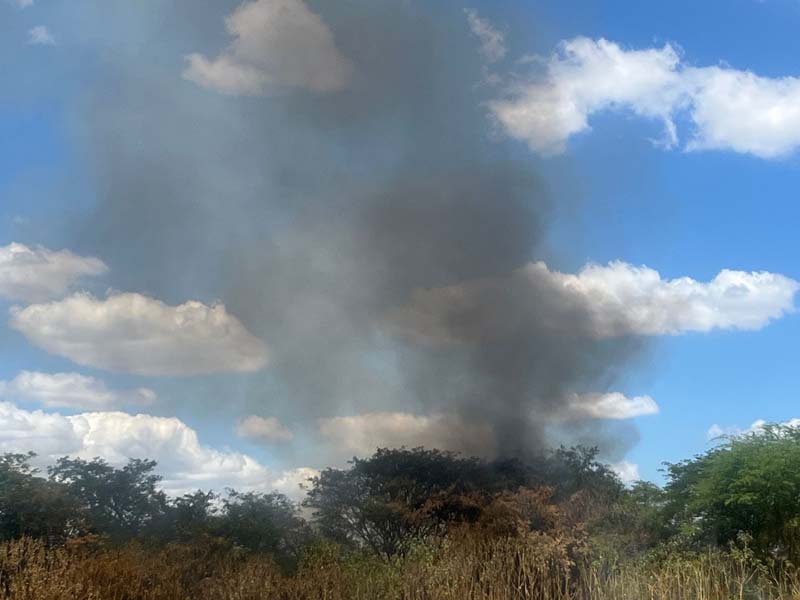 Vídeo: incêndio em terreno próximo a um posto de gasolina gera riscos e incomoda romeiros em Juazeiro do Norte