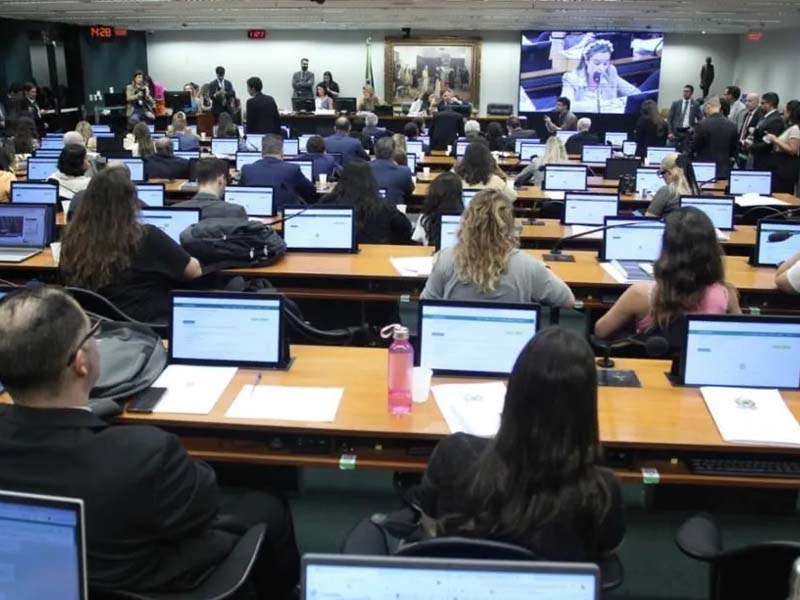Comissão do Senado aprova projeto que proíbe aborto após a 22ª semana de gestação, mesmo nos casos previstos em lei
