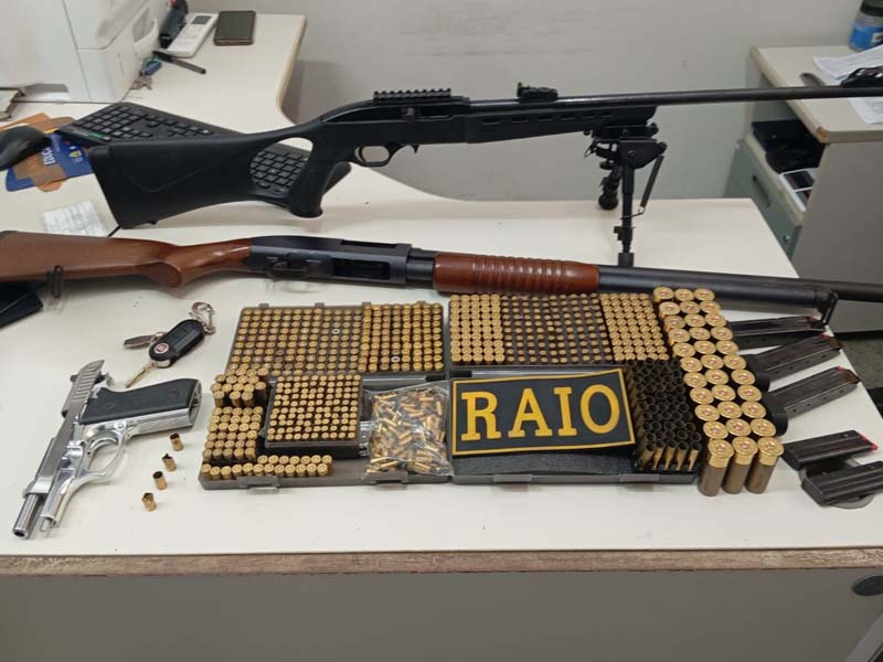 Vídeo:  homem persegue, atira contra duas mulheres e é preso com forte armamento no bairro José Geraldo da Cruz, em Juazeiro do Norte